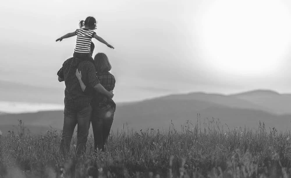 Тэрслүү үг: Гэр бүл болохыг хориглоно!