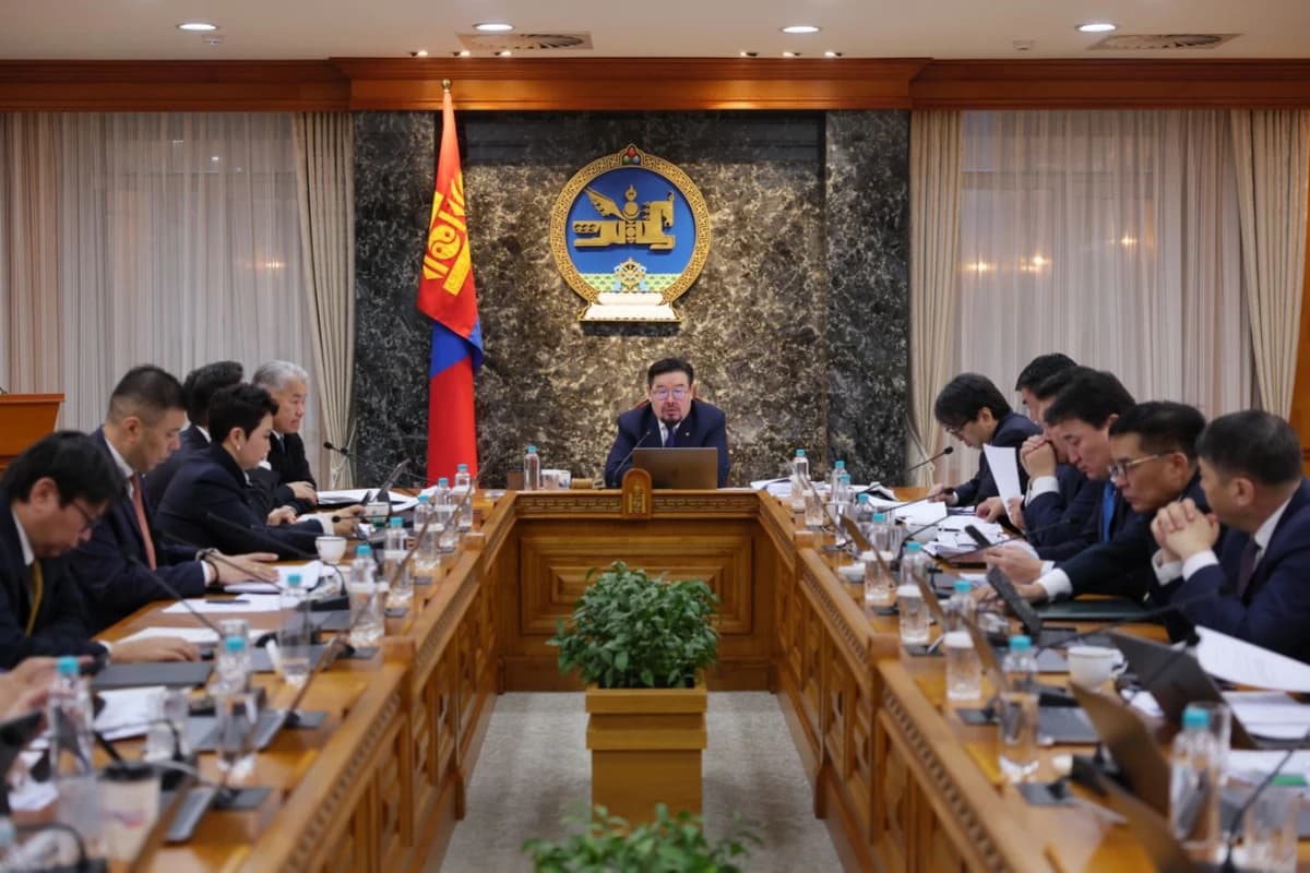 蒙古国民主党议员们开始在敖·朝格图格日勒署名的信函上签名，欲罢免总理