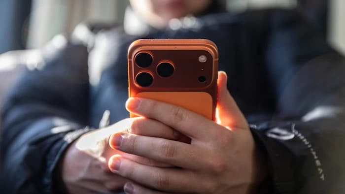 Испани 16-аас доош насныхныг нийгмийн сүлжээ ашиглахыг хориглох бодлого боловсруулж байна