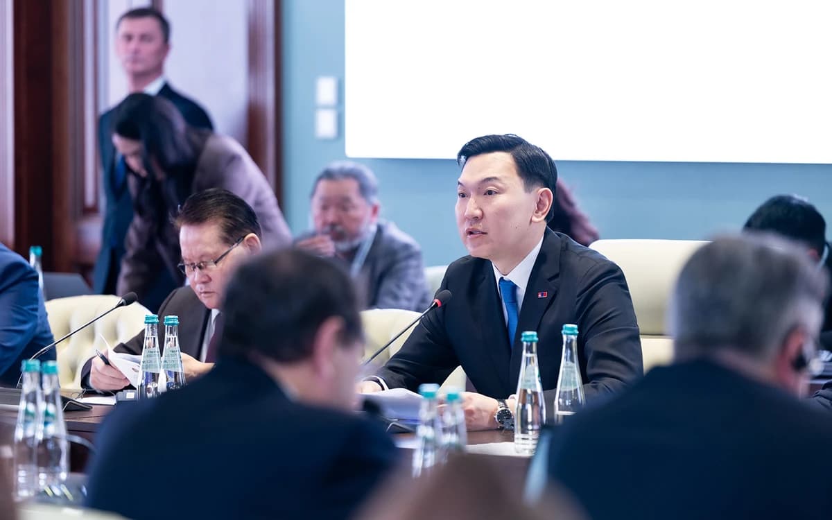 乌查日拉出席蒙古国与欧亚经济联盟商务研讨会并发表讲话