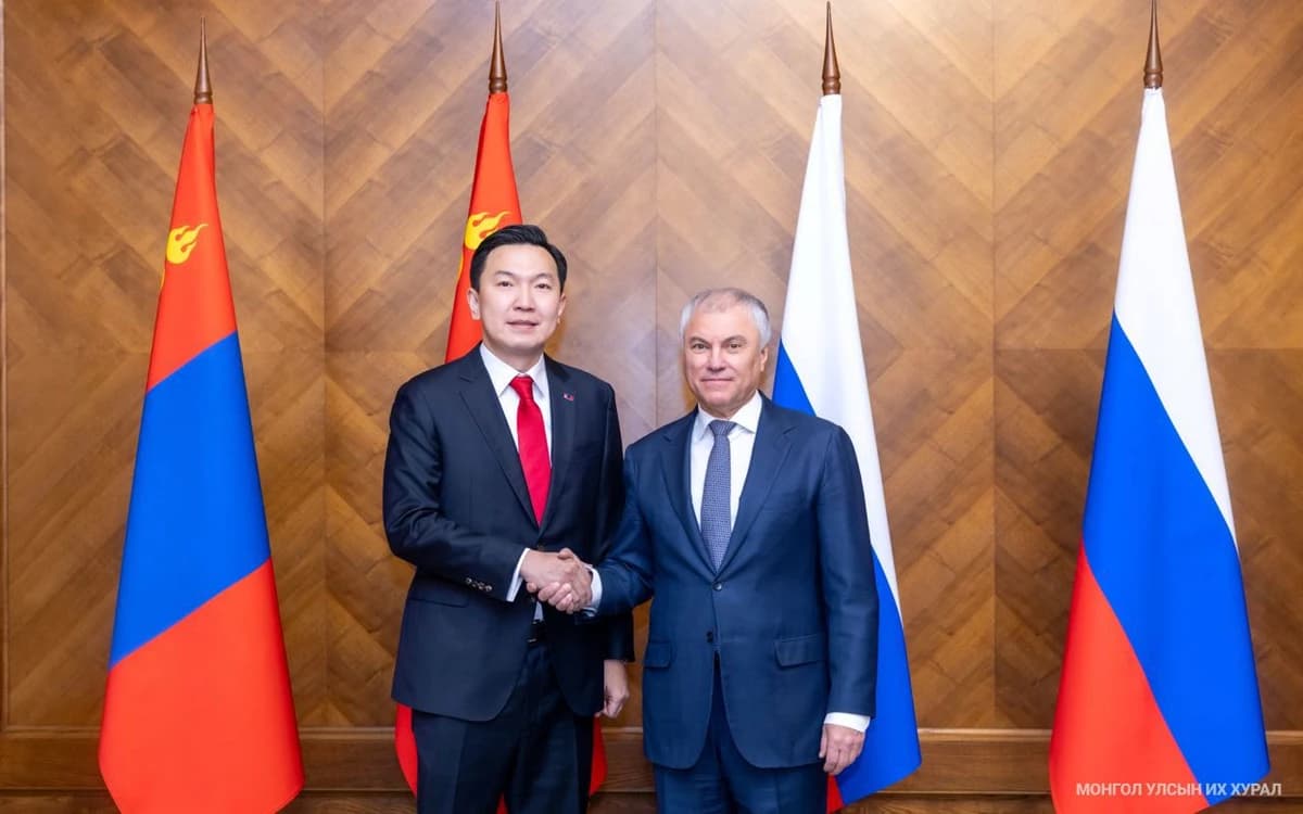 乌查日拉与沃洛金进行正式会谈