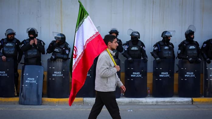 Иранд юу болж байна вэ? Олон улсын шинжээчдийн байр суурь