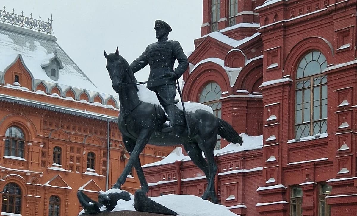Дайны үеийн Москвад даанч их цас оржээ 
