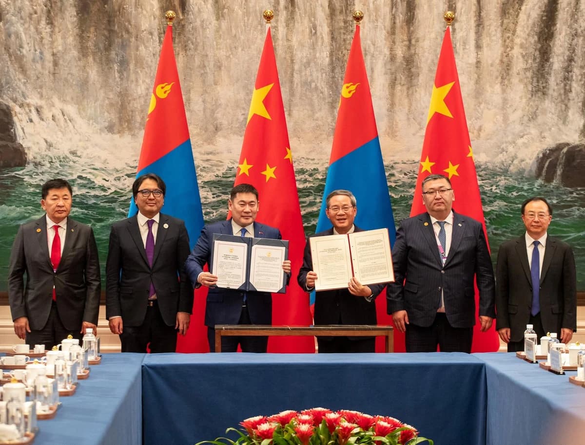 Харбины сонсгол: Монголын парламент баавгайн талд байв уу?!