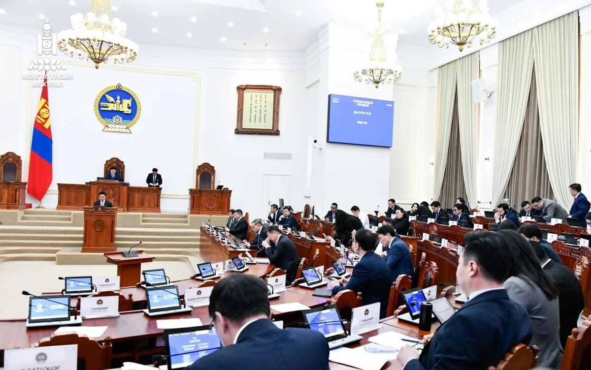 Тэгвэл УИХ хуулийн хулгай хийхээ больчих!