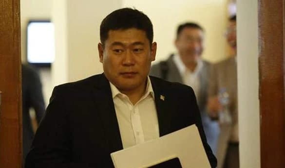 М.Энхболдын зовлонг Л.Оюун-Эрдэнэ тойрох уу, туулах уу!