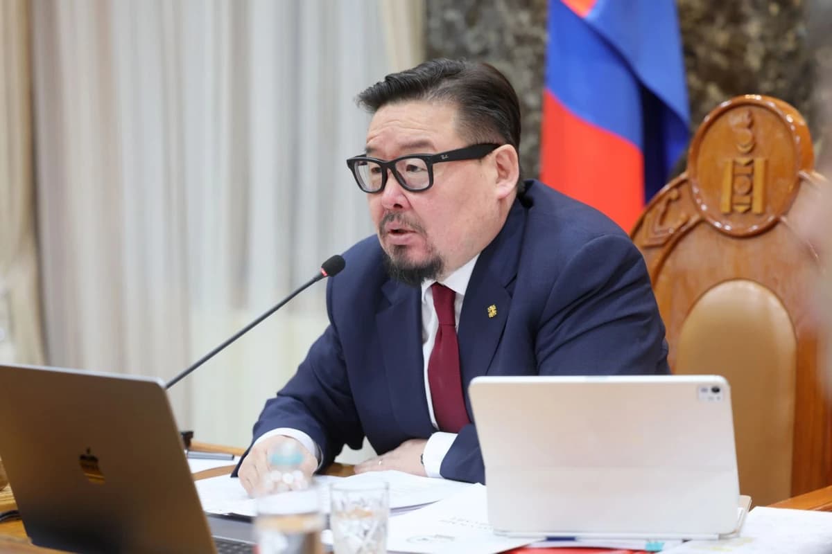 Ерөнхий сайд Г.Занданшатар Эрчим хүчний сайд Б.Чойжилсүрэнд 1 сарын хугацаатай үүрэг өглөө