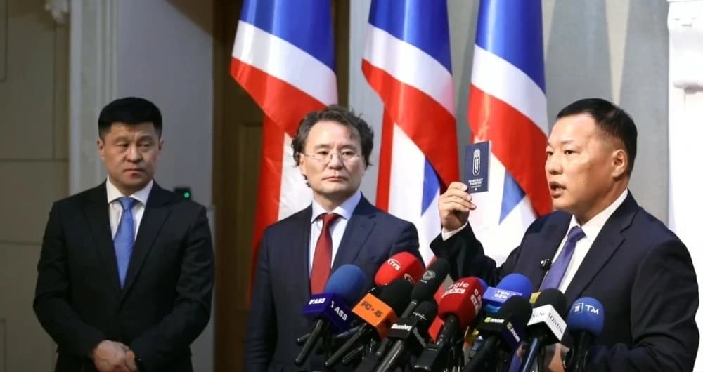 Арайхийж эвлэсэн Ардчилсан намыг О.Цогтгэрэл ахиад л хагалах нь